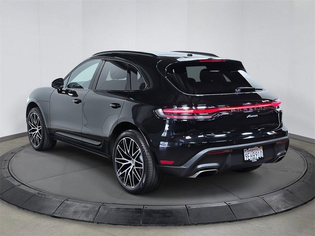 Used 2023 Porsche Macan image 3