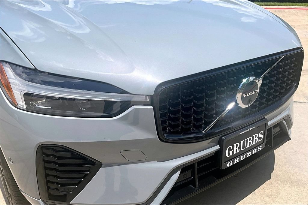 Certified 2024 Volvo XC60 B5 Plus w/ Protection Package Premier AWD/4WD image 38
