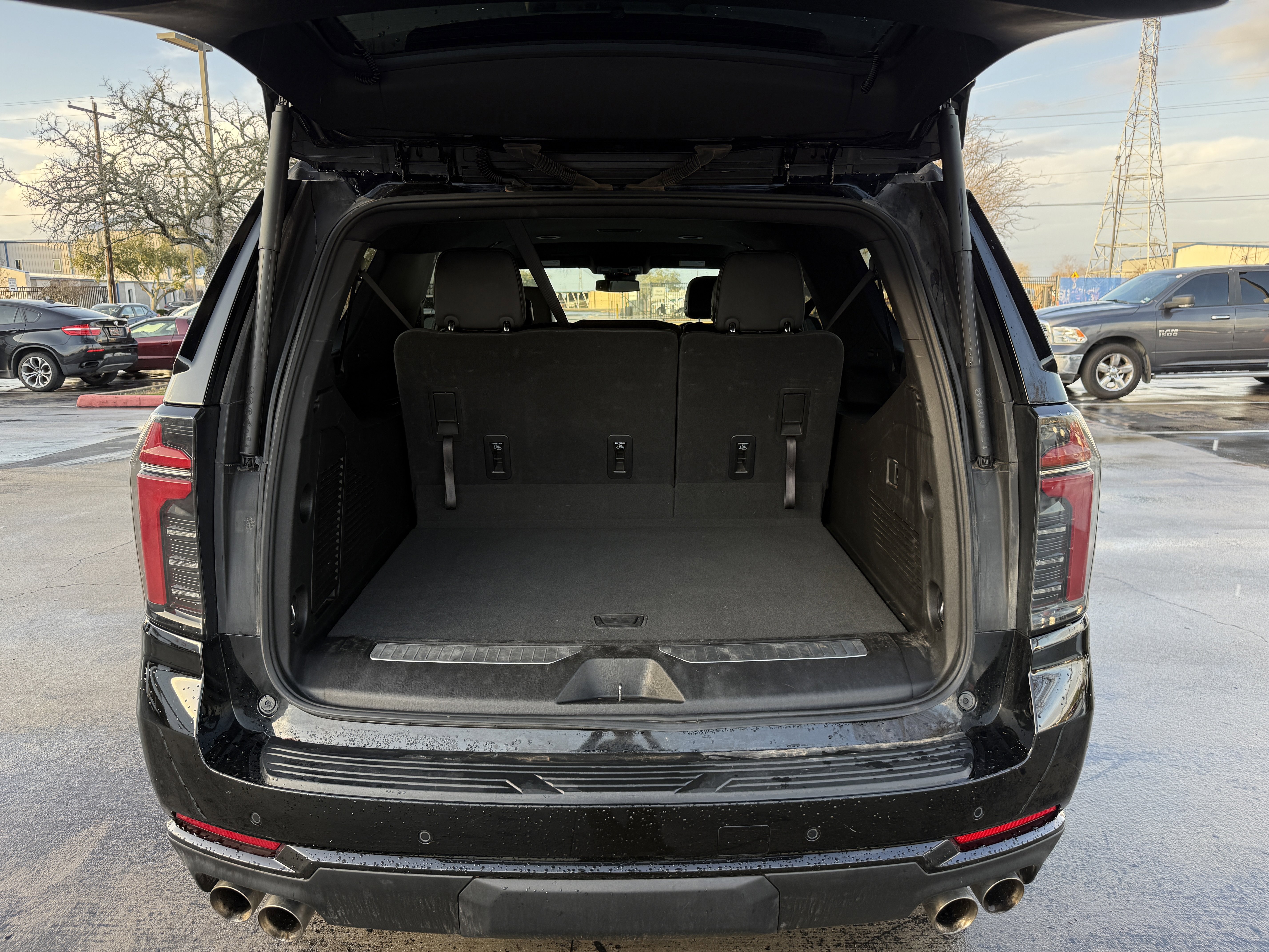 Used 2025 Chevrolet Suburban Z71 image 46