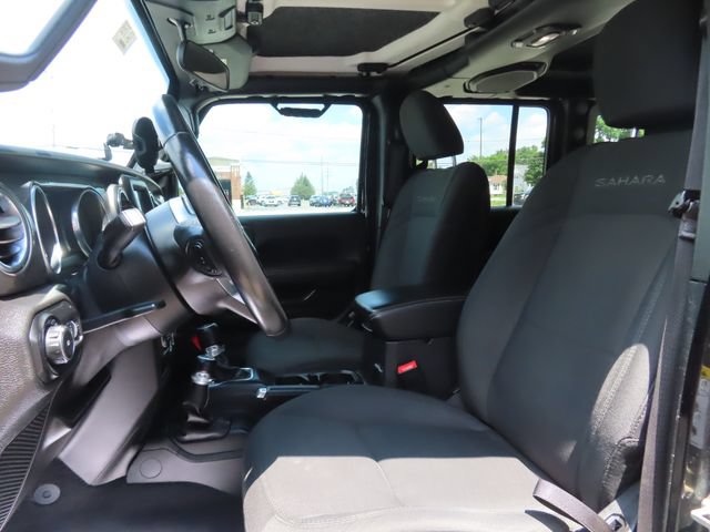 Used 2018 Jeep Wrangler Unlimited Sahara w/ Dual Top Group AWD/4WD image 19