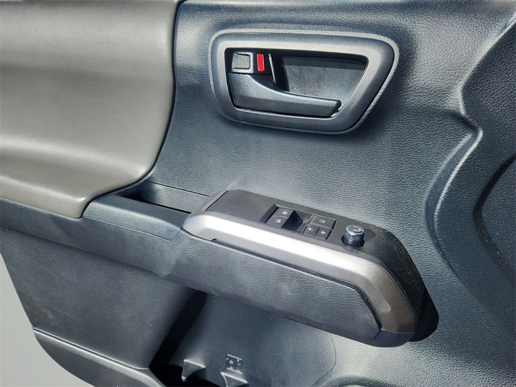 Used 2017 Toyota Tacoma SR5 image 7