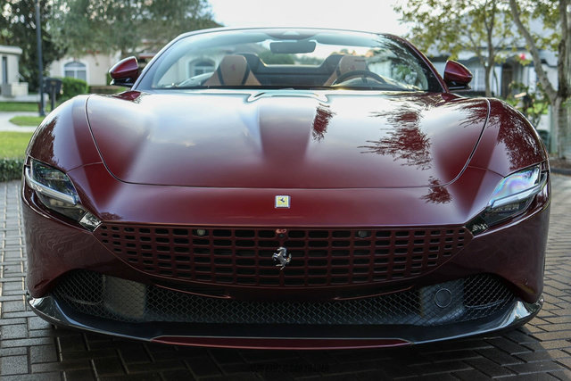 Used 2025 Ferrari Roma Spider RWD image 13