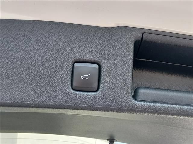 Used 2022 Ford Escape Titanium FWD image 17