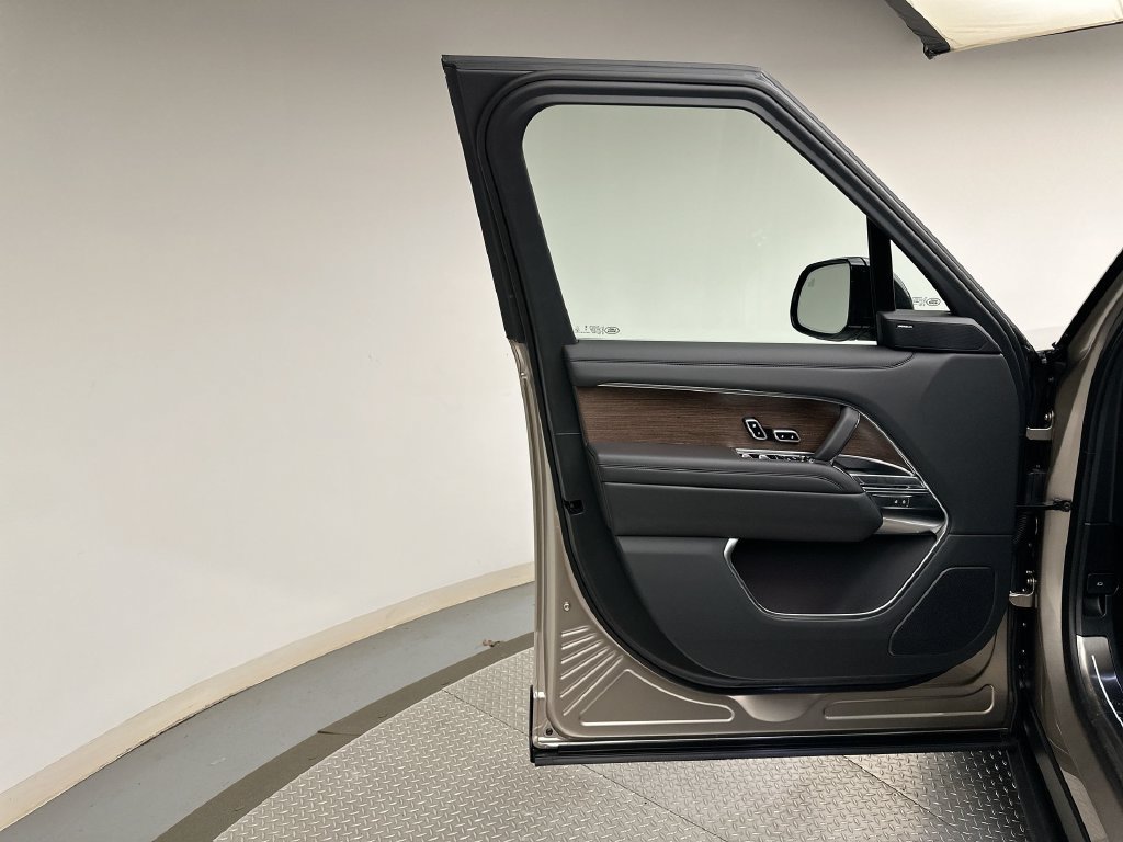 New 2027 Land Rover Range Rover SE AWD/4WD image 9