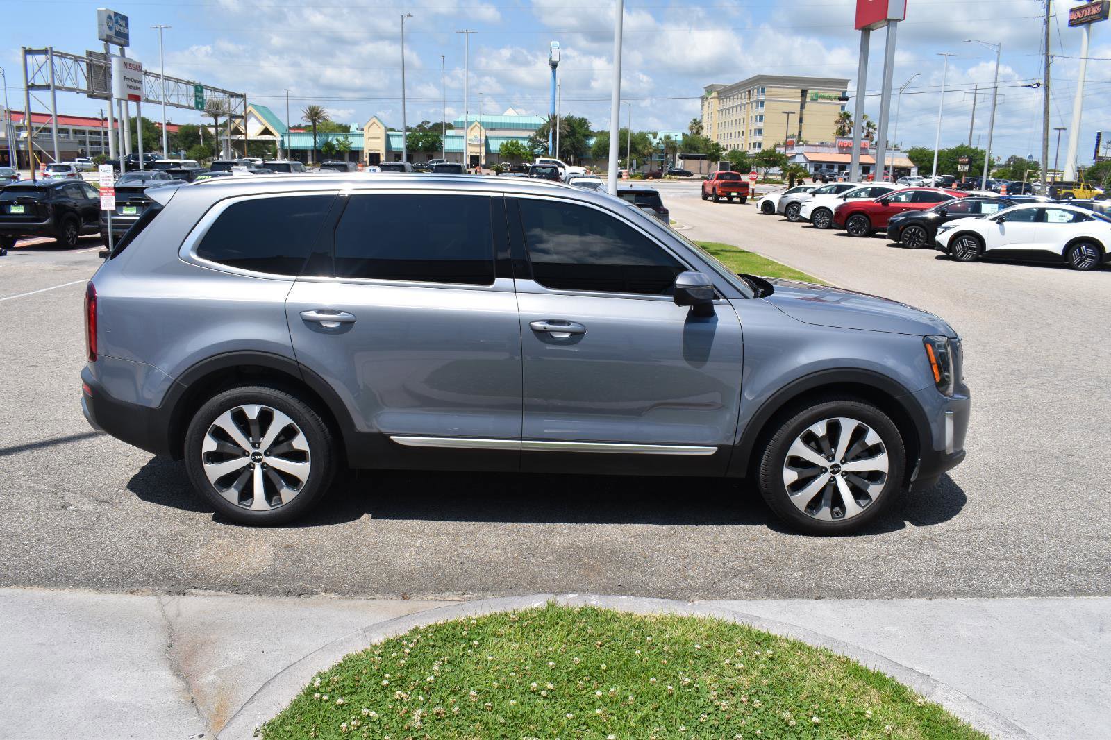 Used 2022 Kia Telluride S FWD image 14