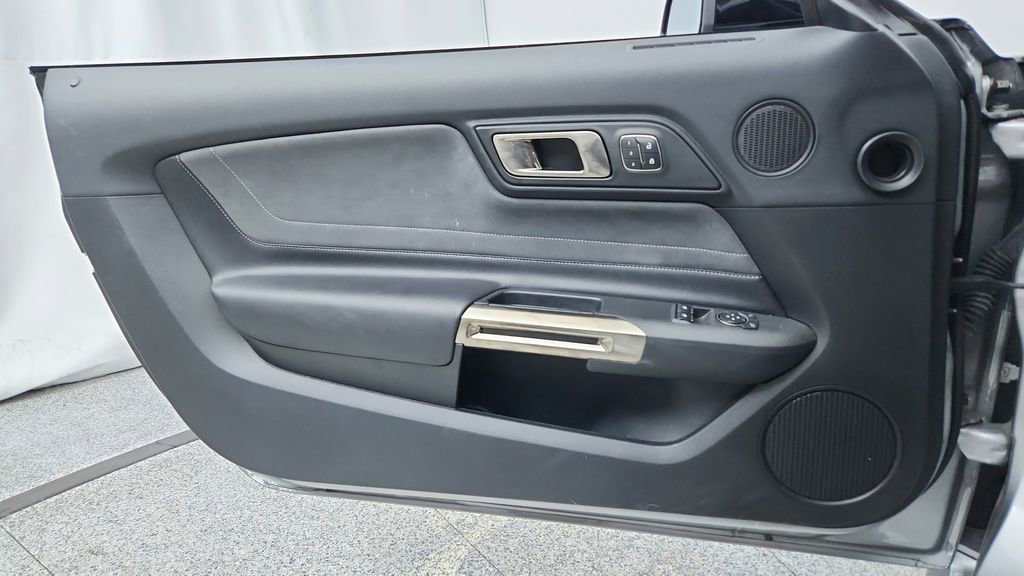 Used 2020 Ford Mustang Shelby GT350 w/ Technology Package image 27