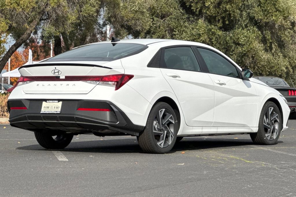 New 2025 Hyundai Elantra Sport image 4