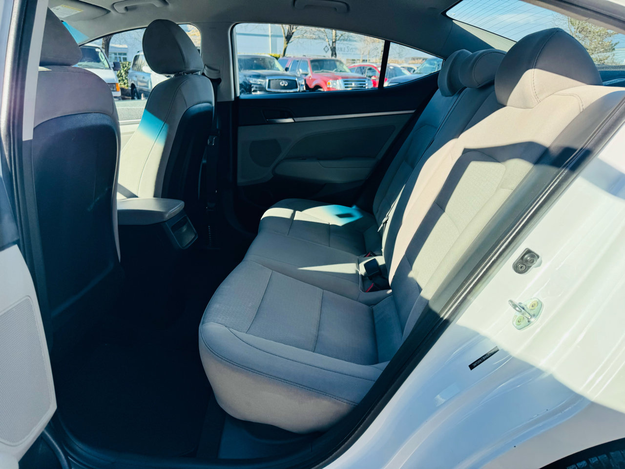 Used 2017 Hyundai Elantra SE image 16