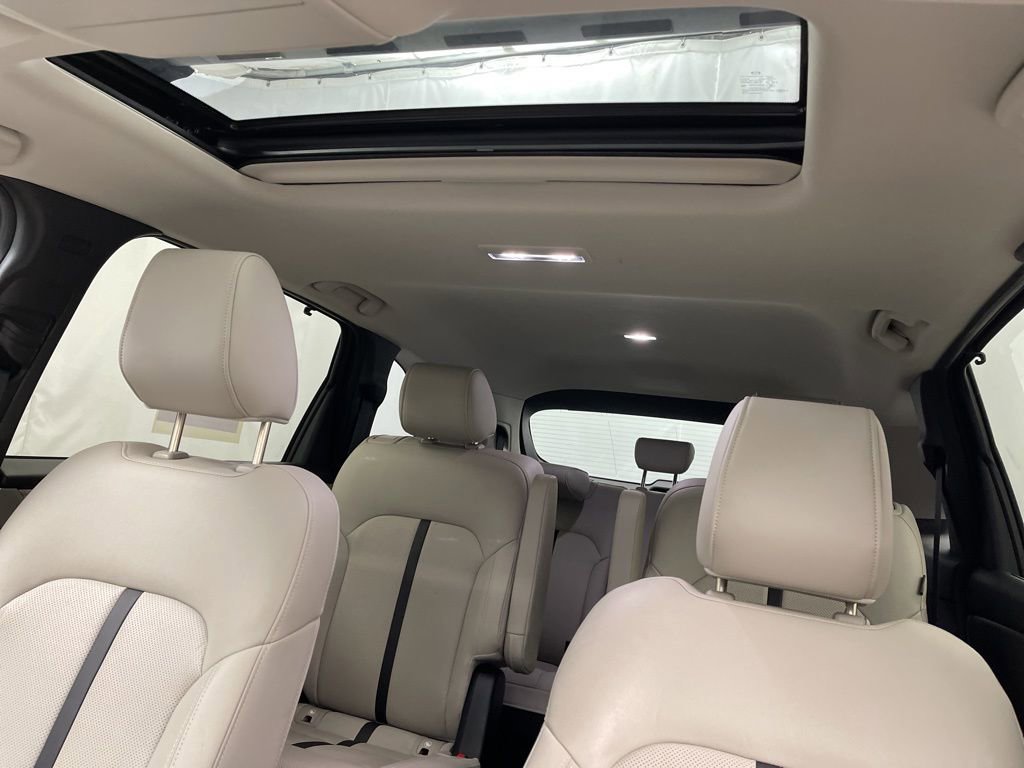 Used 2024 MAZDA CX-90 Plug-In Hybrid w/ Preferred image 9