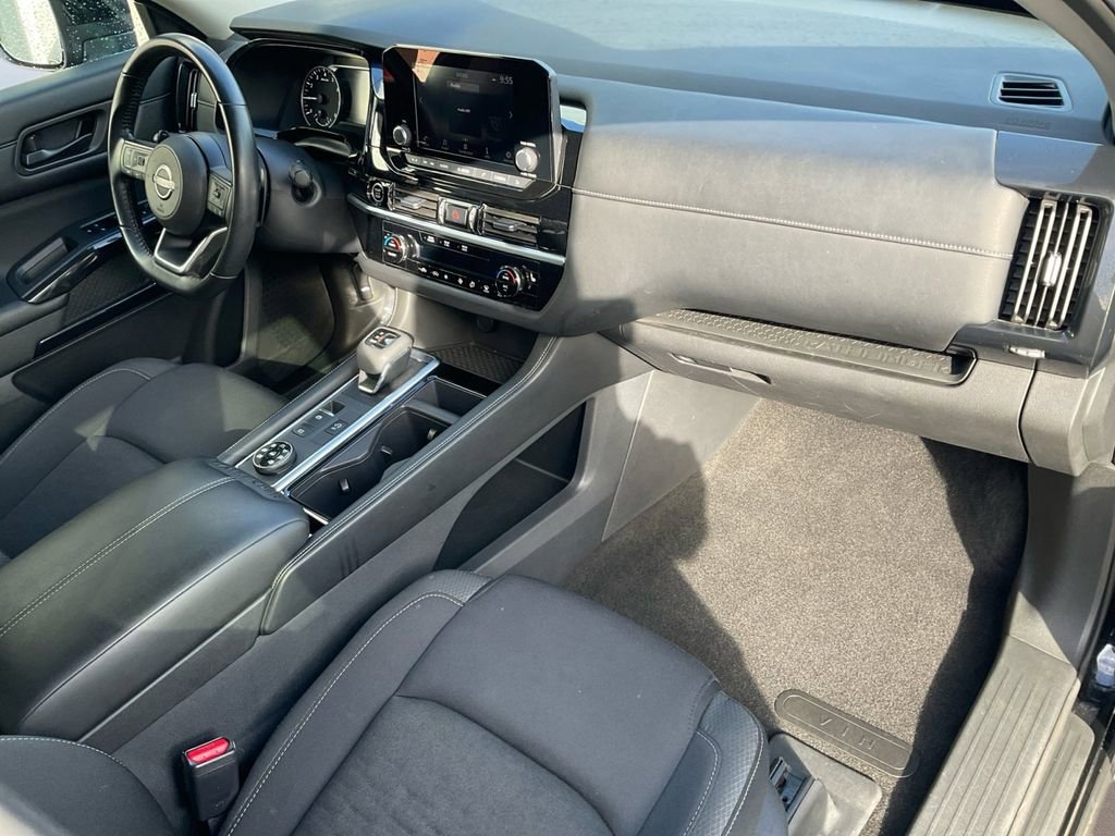 Used 2024 Nissan Pathfinder SV image 26