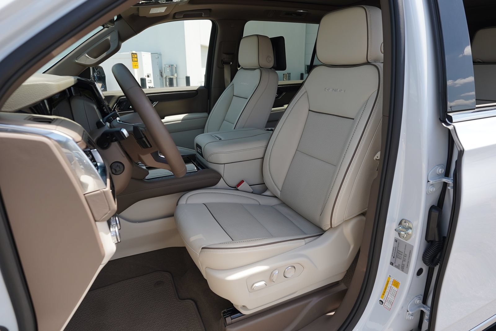 Certified 2026 GMC Yukon XL Denali w/ Advanced Technology Package AWD/4WD image 18