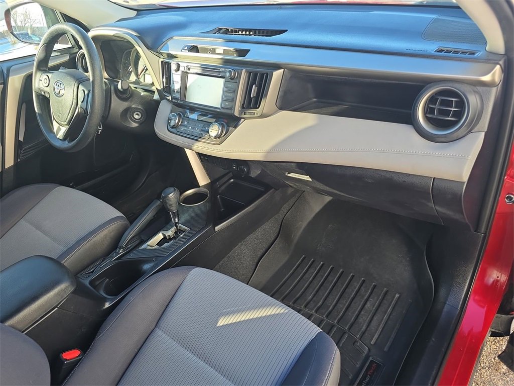 Used 2015 Toyota RAV4 XLE image 30