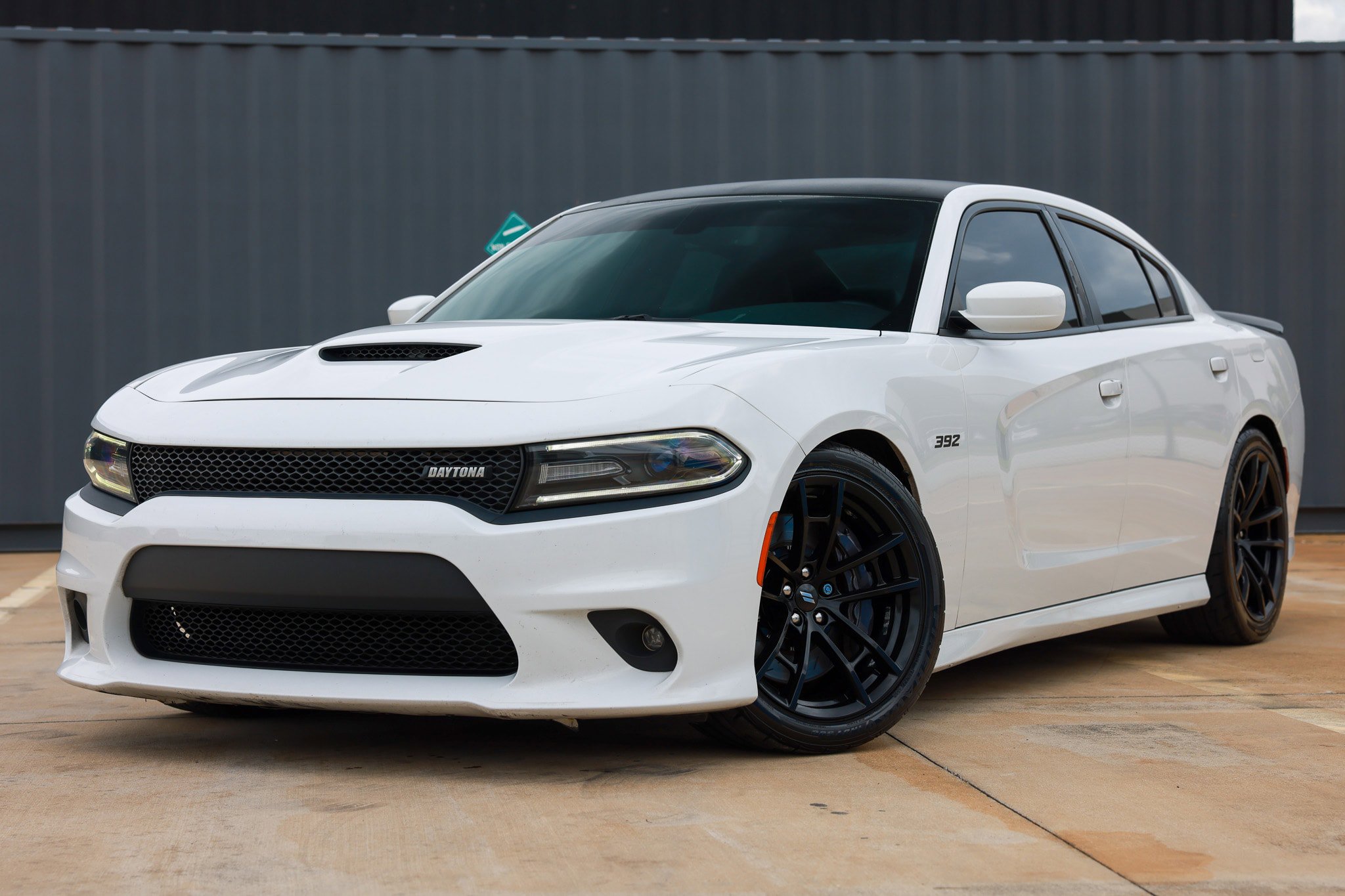 Used 2018 Dodge Charger R/T RWD image 1