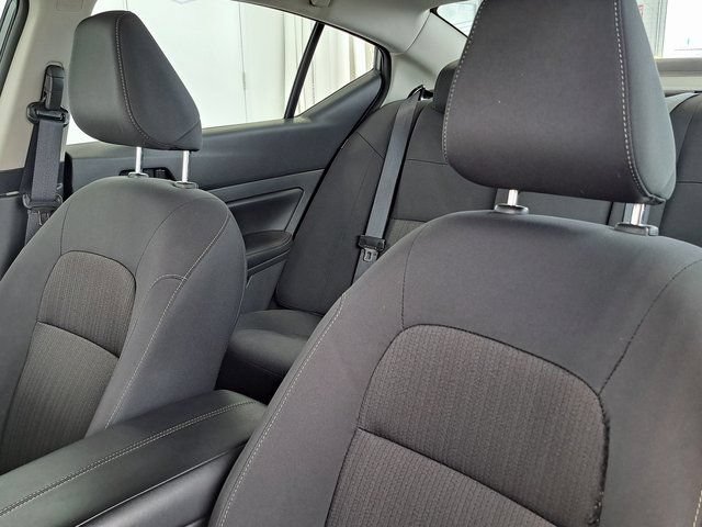 Used 2025 Nissan Altima 2.5 SV FWD image 24