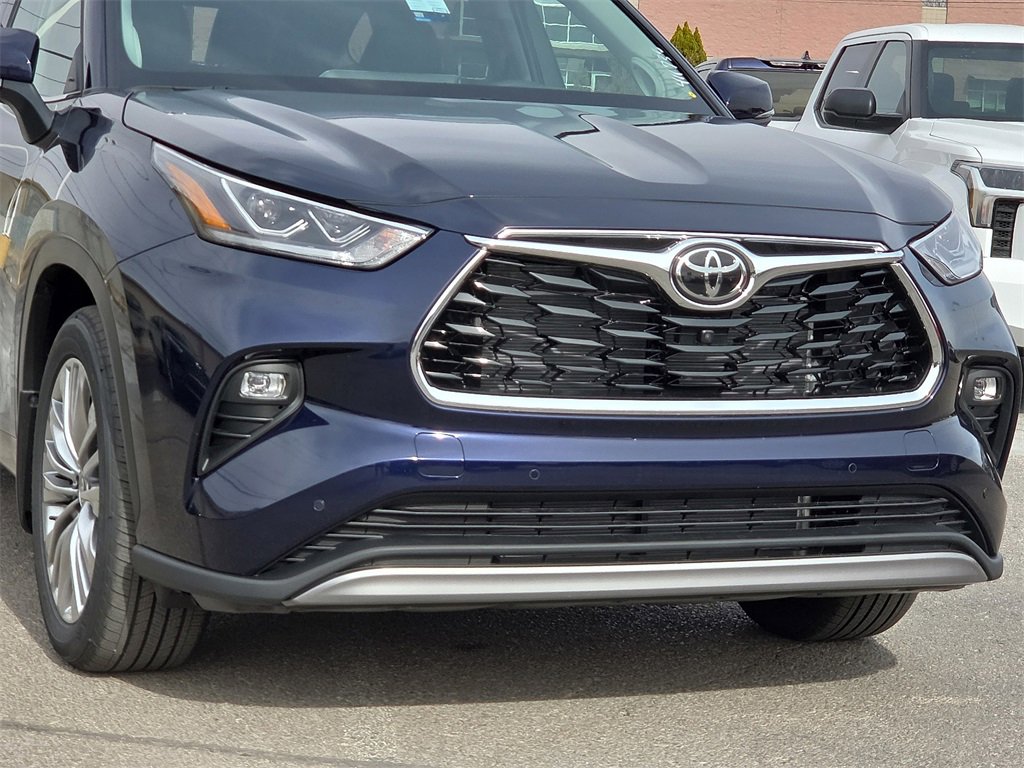 New 2026 Toyota Highlander Platinum image 9