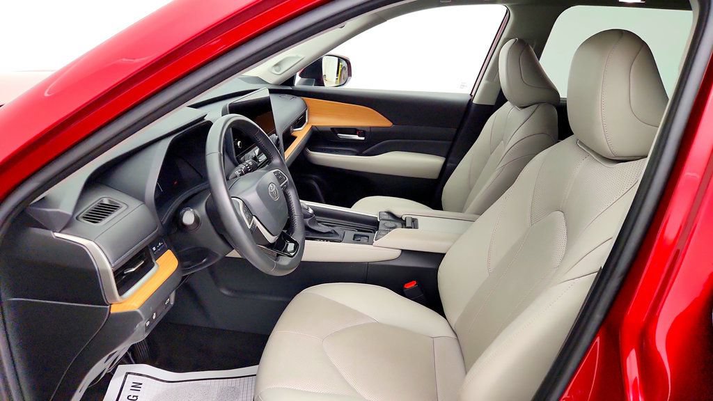 Used 2024 Toyota Grand Highlander AWD image 18