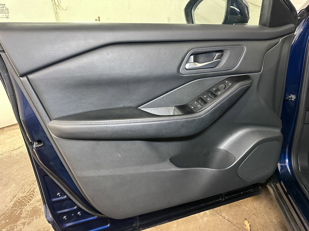 Used 2024 Nissan Rogue SV image 21