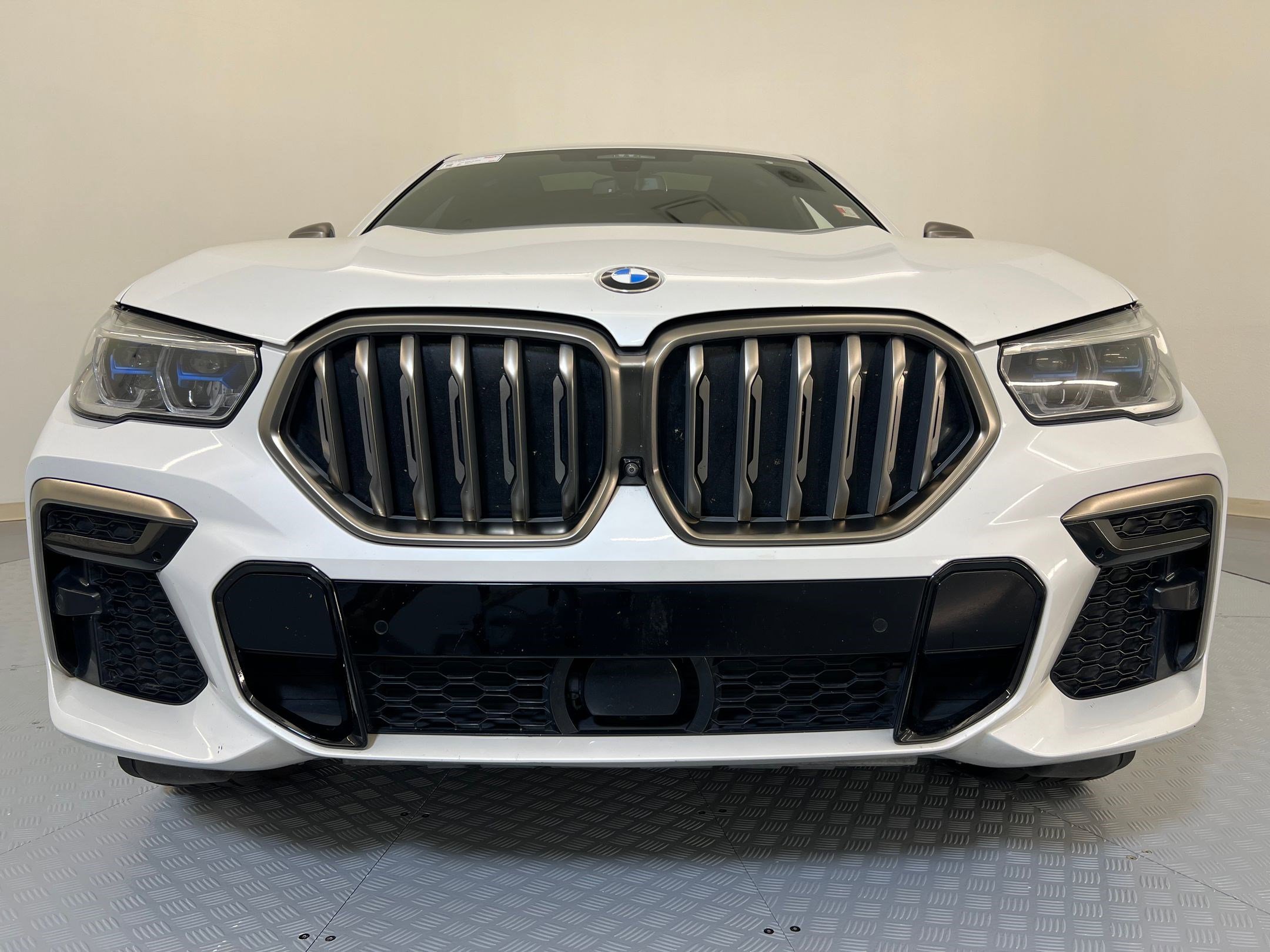 Used 2022 BMW X6 M50i w/ Executive Package image 6