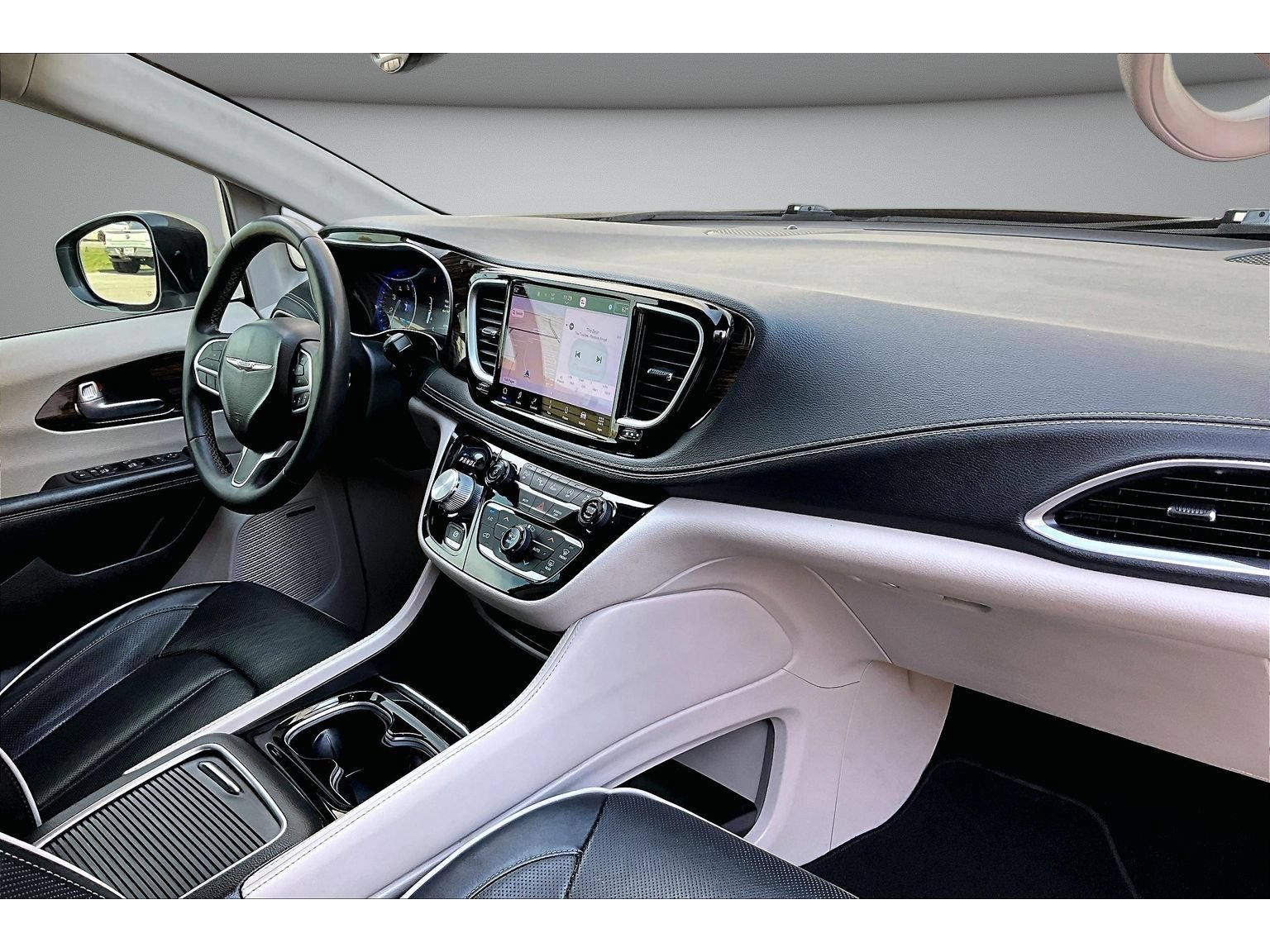 Used 2022 Chrysler Pacifica Limited FWD image 48