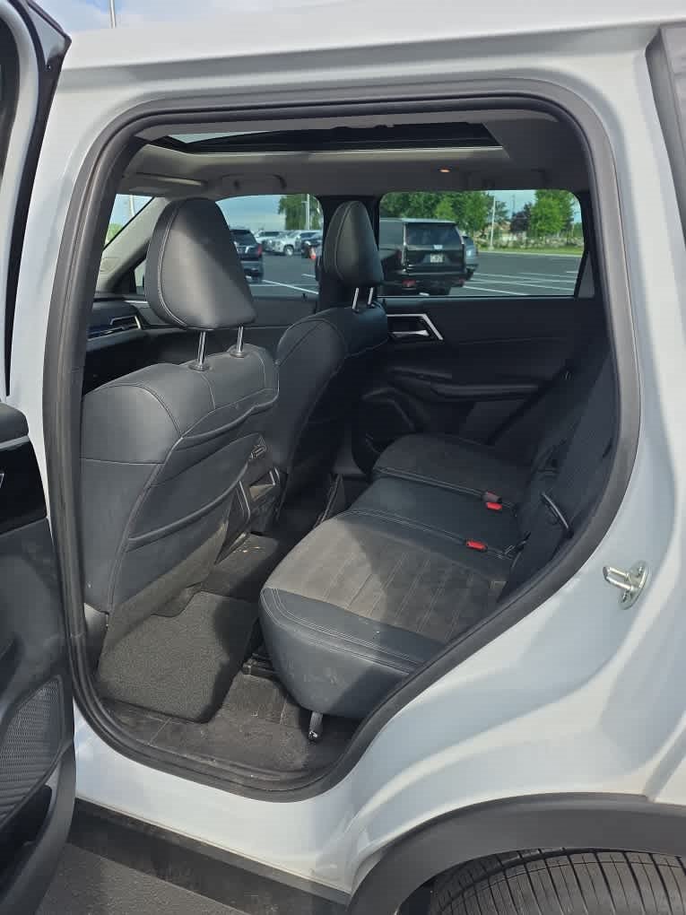 Used 2023 Mitsubishi Outlander SE AWD/4WD image 6