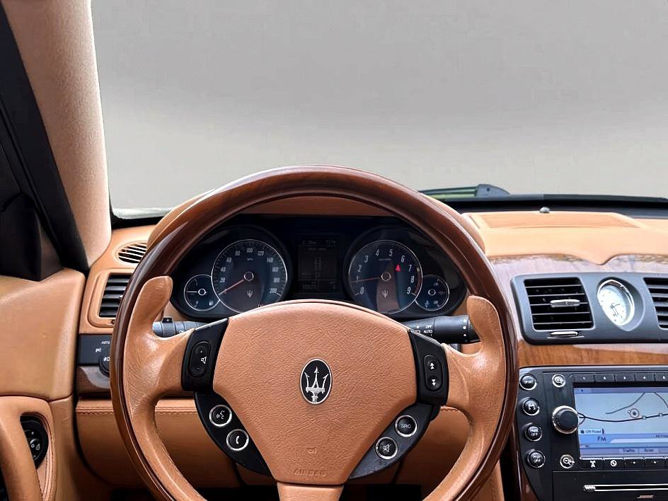 Used 2010 Maserati Quattroporte image 11