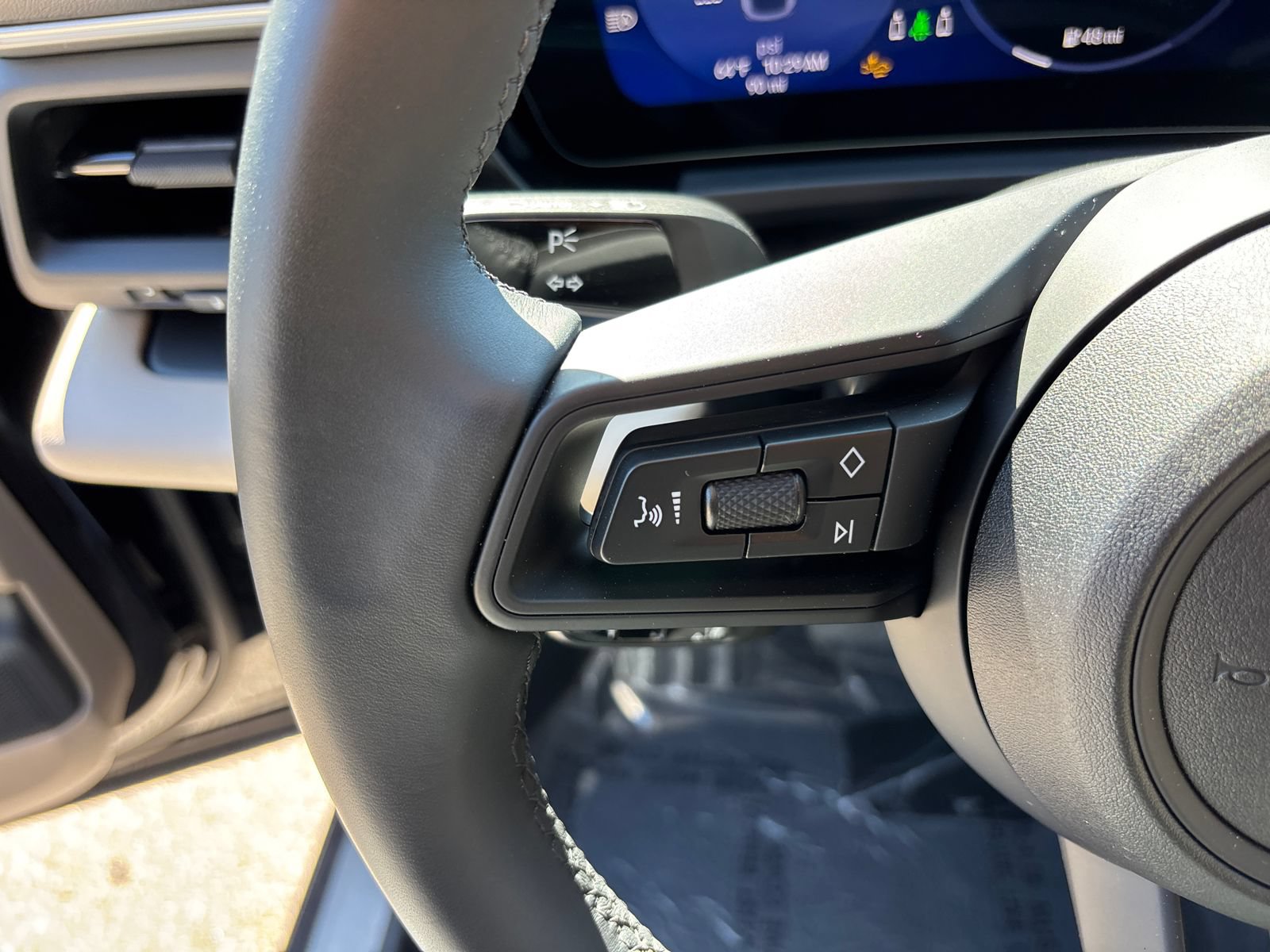 Used 2025 Porsche Macan Electric RWD image 22