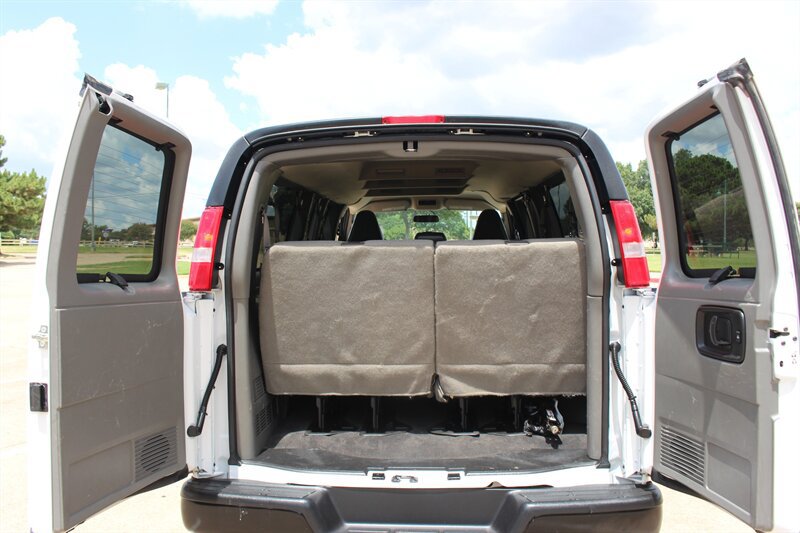 Used 2025 Chevrolet Express 3500 LS RWD image 8