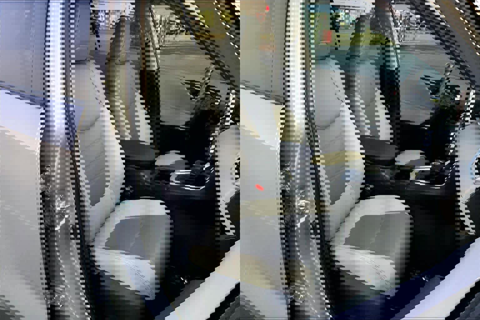 Used 2023 Toyota RAV4 XLE Premium image 9