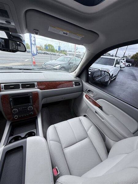Used 2007 Chevrolet Tahoe LTZ w/ LTZ Preferred Equipment Group AWD/4WD image 20