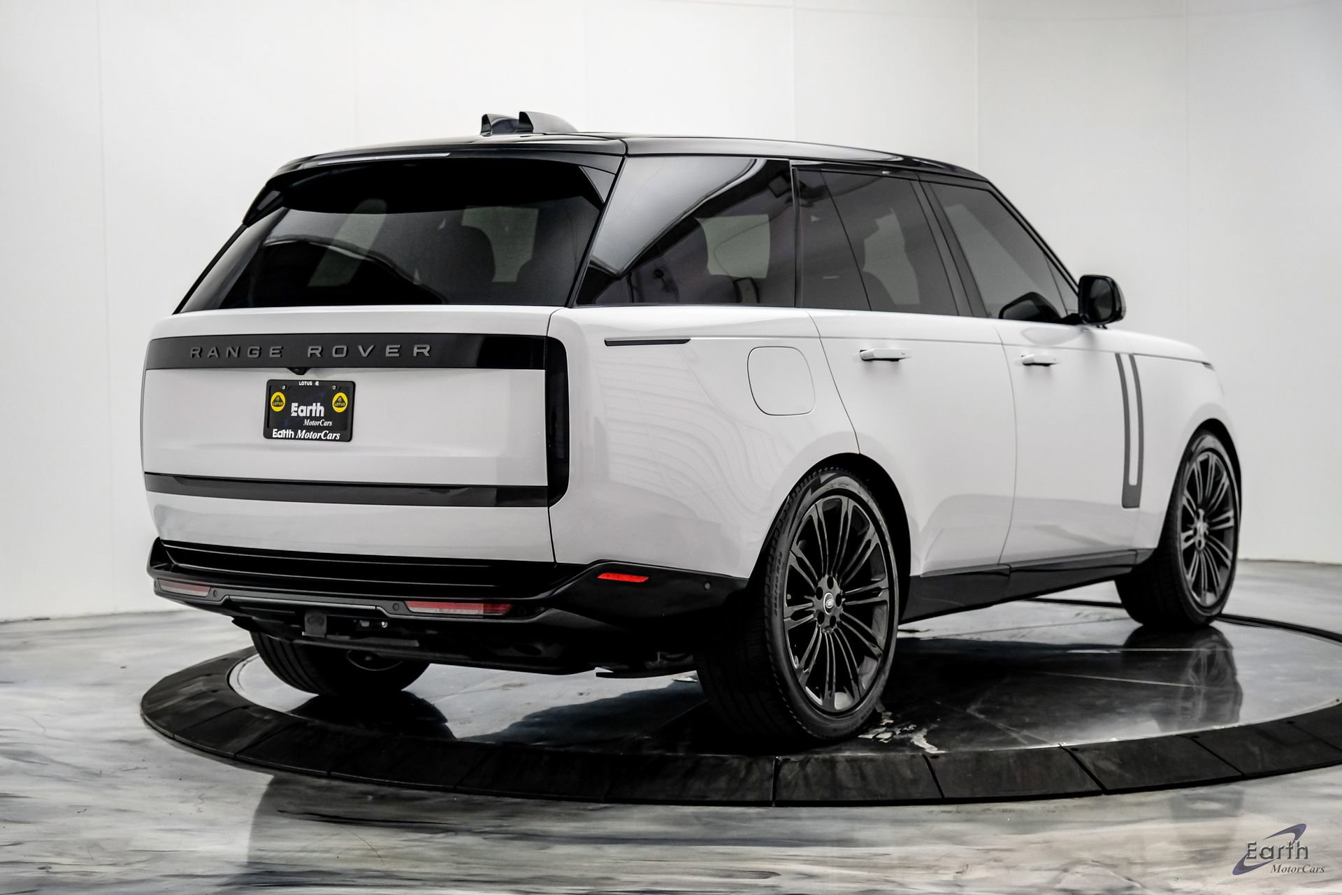 Used 2024 Land Rover Range Rover SE AWD/4WD image 16