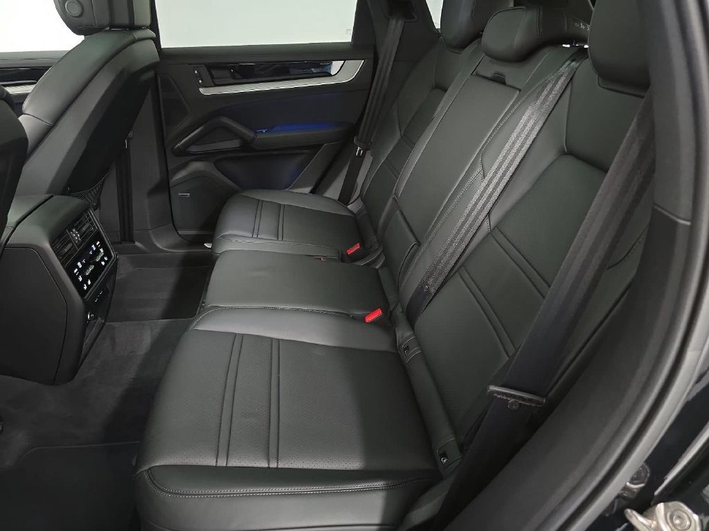 Certified 2026 Porsche Cayenne AWD/4WD image 27