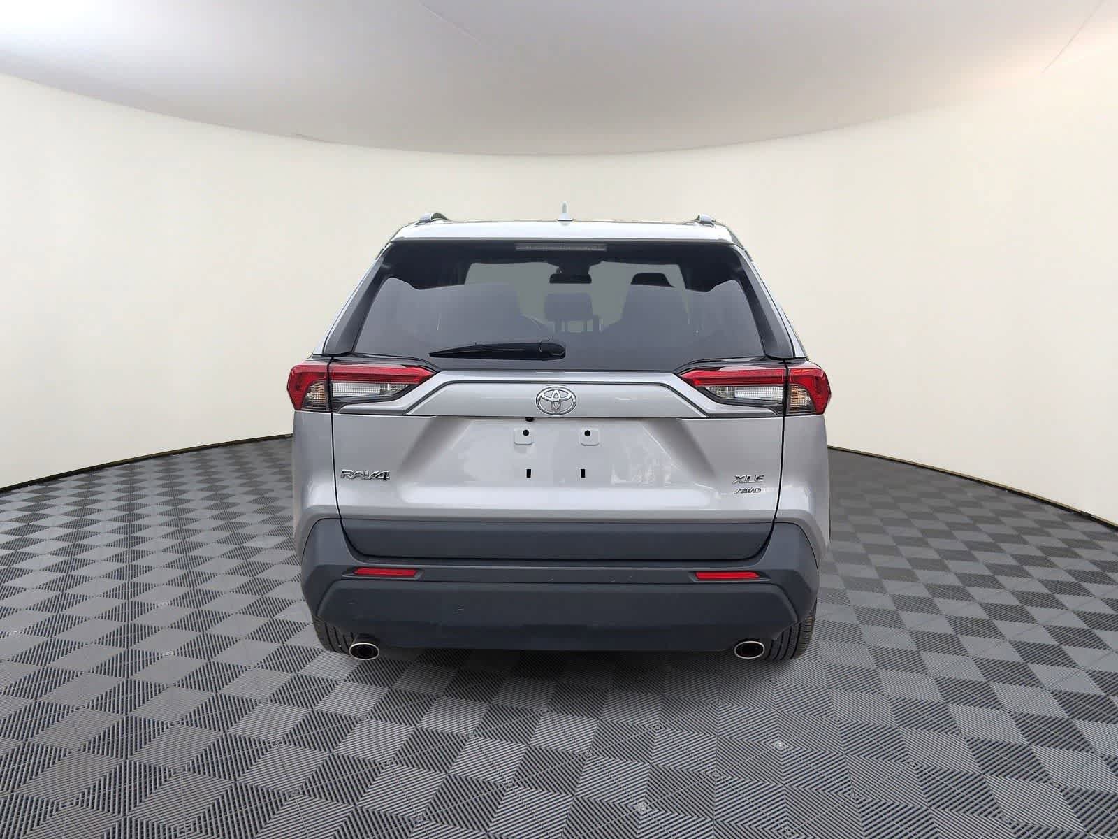 Used 2024 Toyota RAV4 XLE AWD/4WD image 7