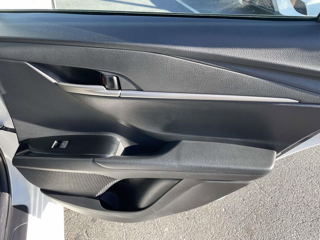 Used 2025 Toyota Camry SE image 43