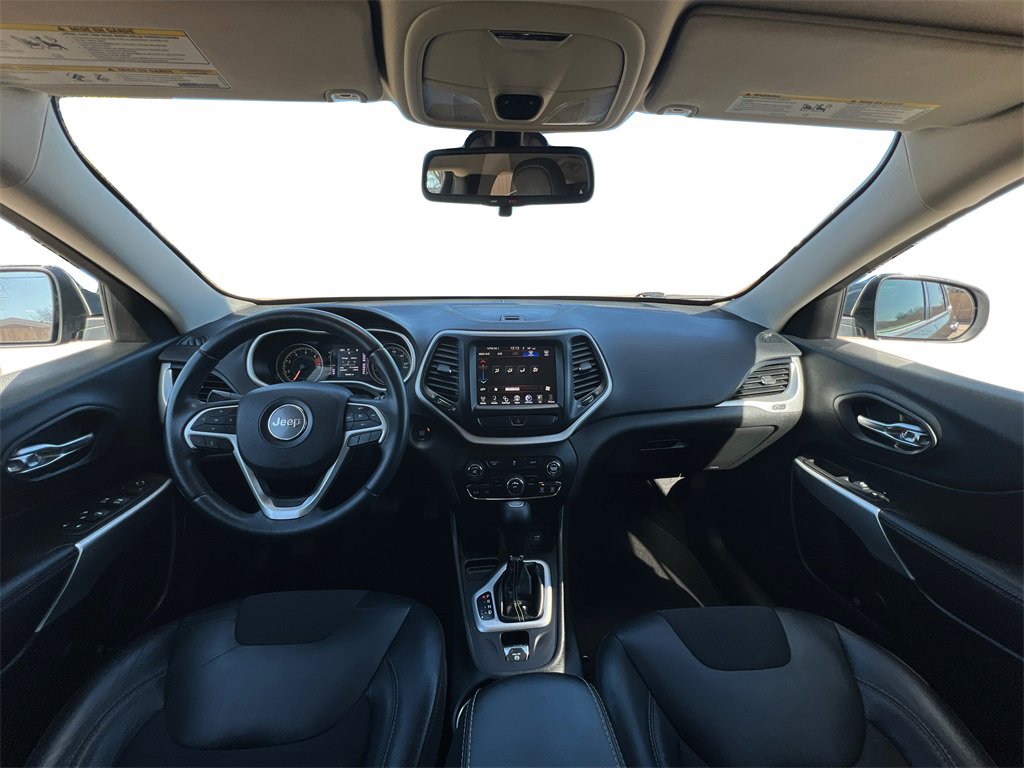 Used 2018 Jeep Cherokee Latitude Plus image 23