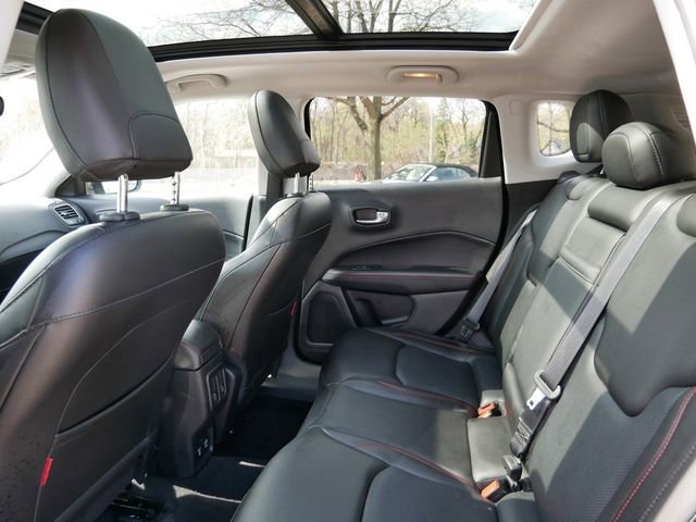 Used 2018 Jeep Compass Trailhawk w/ Leather Interior Group AWD/4WD image 9
