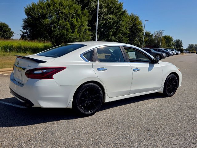 Used 2017 Nissan Altima 2.5 SR w/ Midnight Edition Package FWD image 14