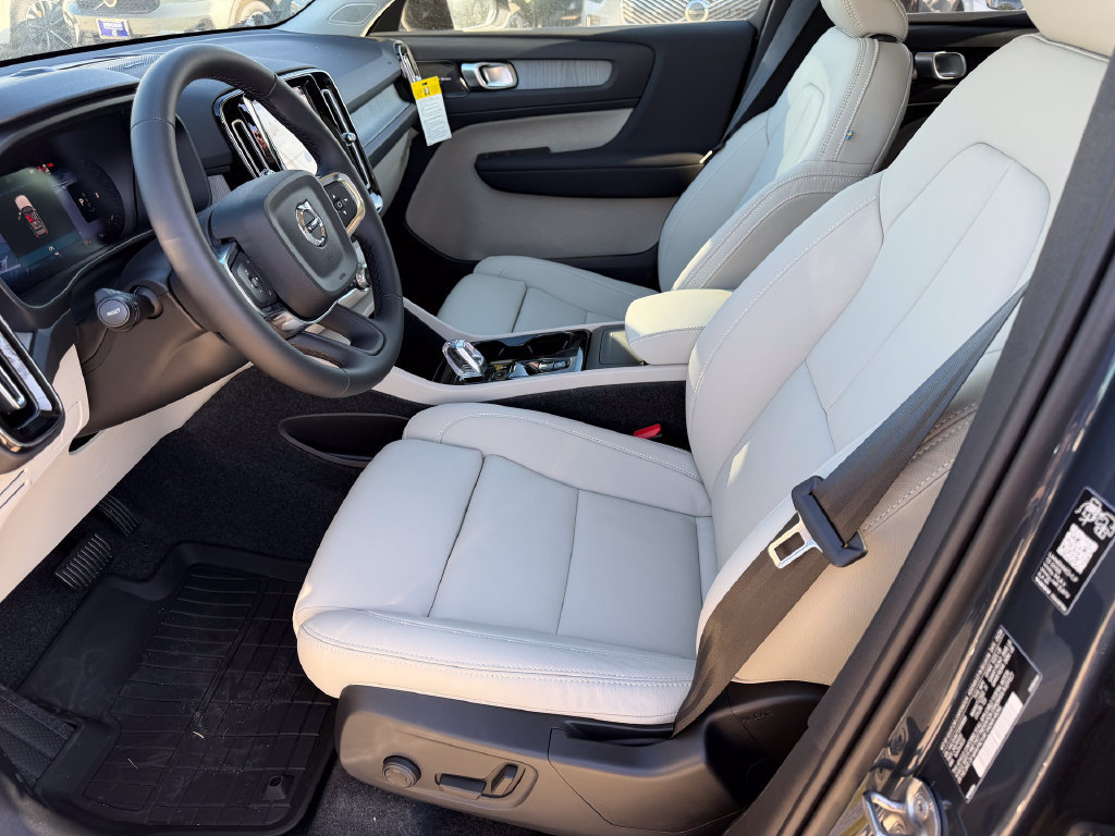 New 2026 Volvo XC40 B5 Ultra w/ Protection Package Premier AWD/4WD image 17