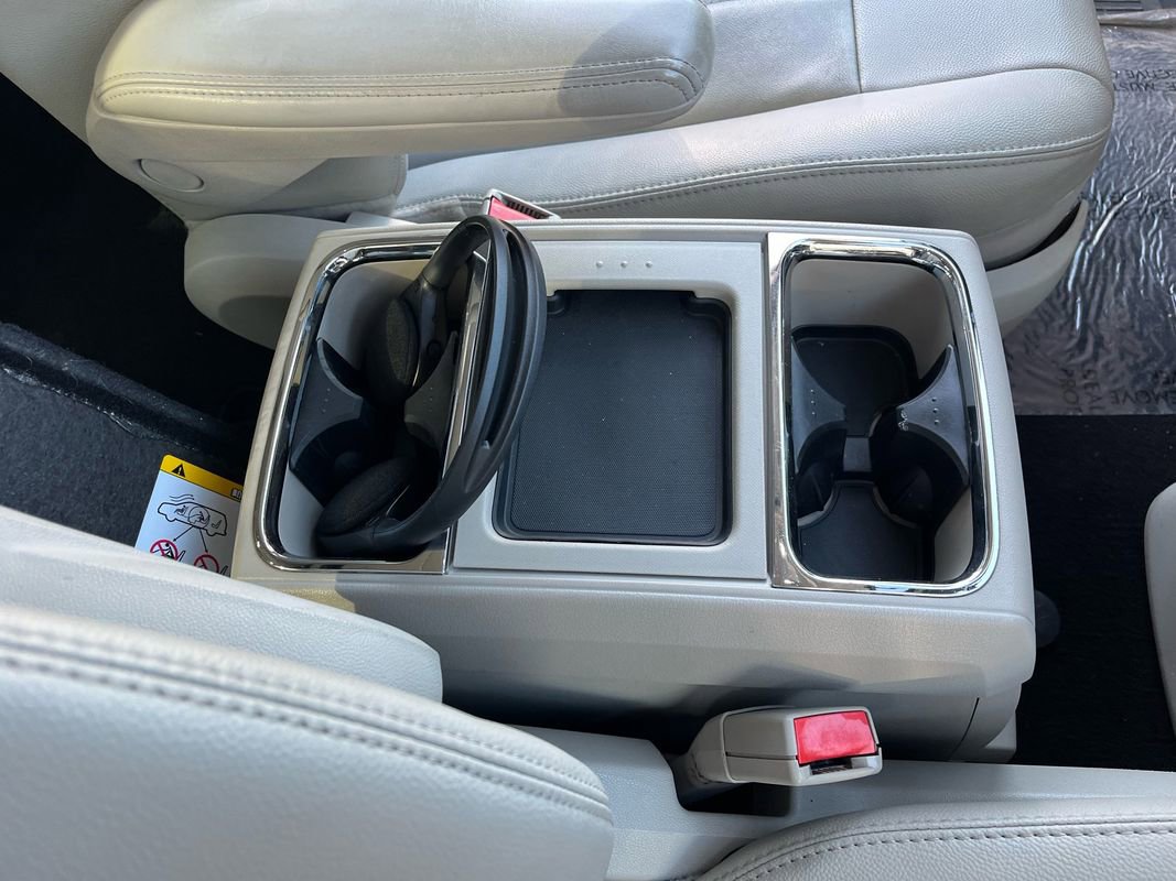 Used 2016 Chrysler Town & Country Touring image 20