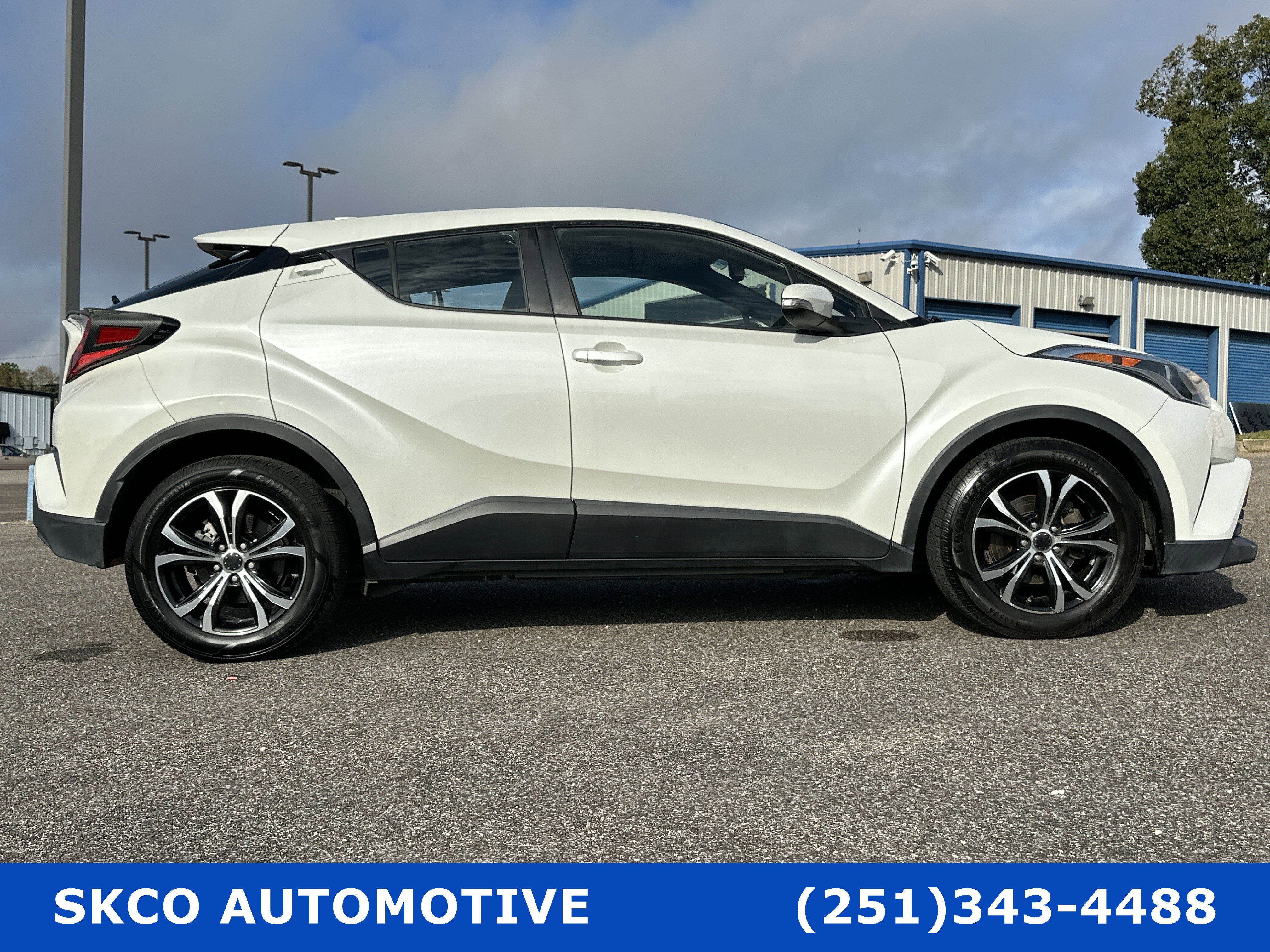 Used 2019 Toyota C-HR LE image 6