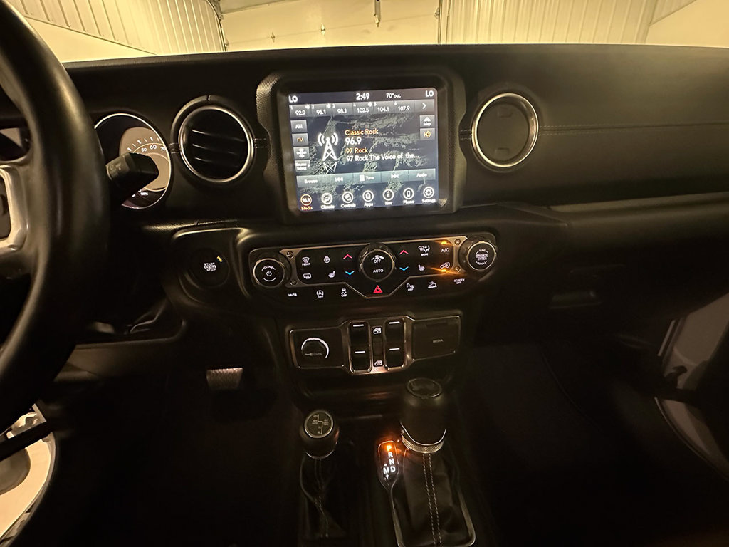 Used 2022 Jeep Wrangler Unlimited Sahara w/ LED Lighting Group AWD/4WD image 29