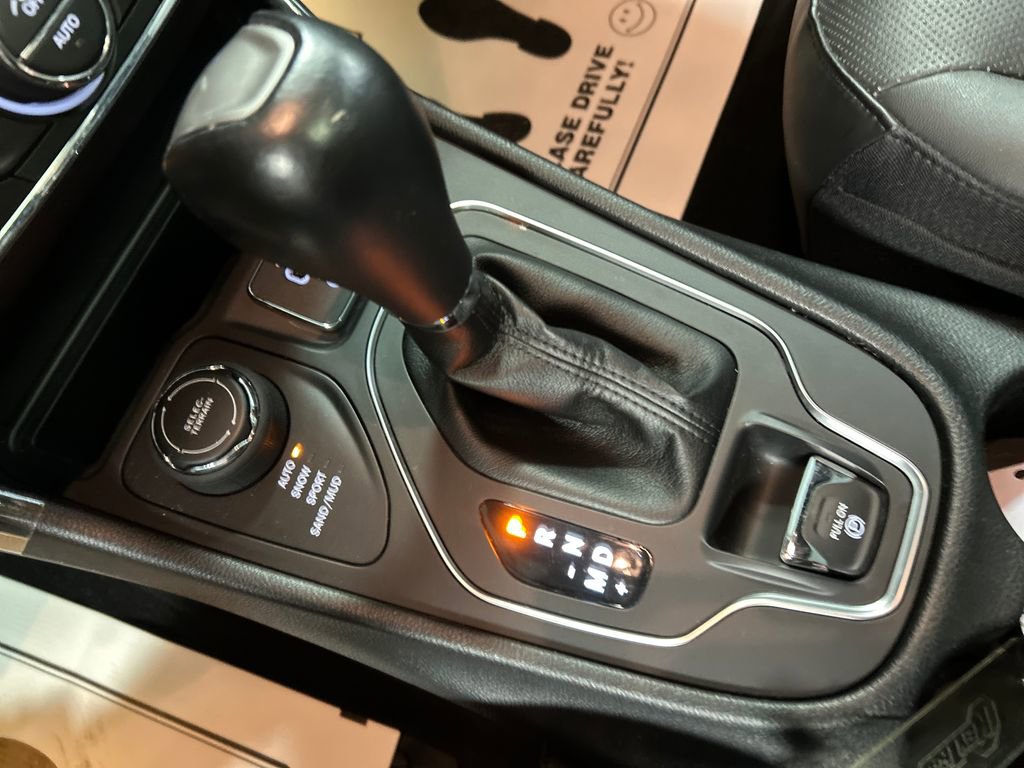 Used 2021 Jeep Cherokee Latitude Lux 80th Anniv w/ Quick Order Package 26U 80TH image 20