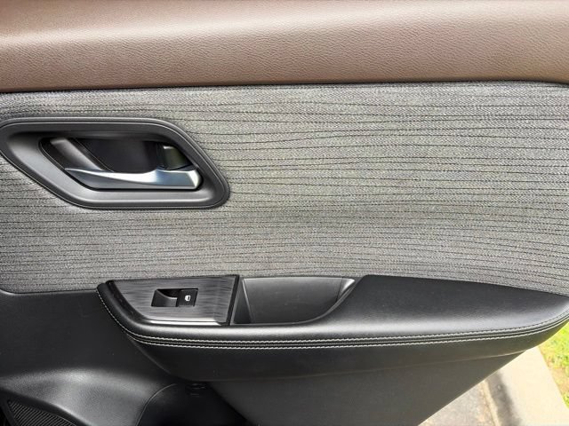 Used 2023 Nissan Rogue SV FWD image 32