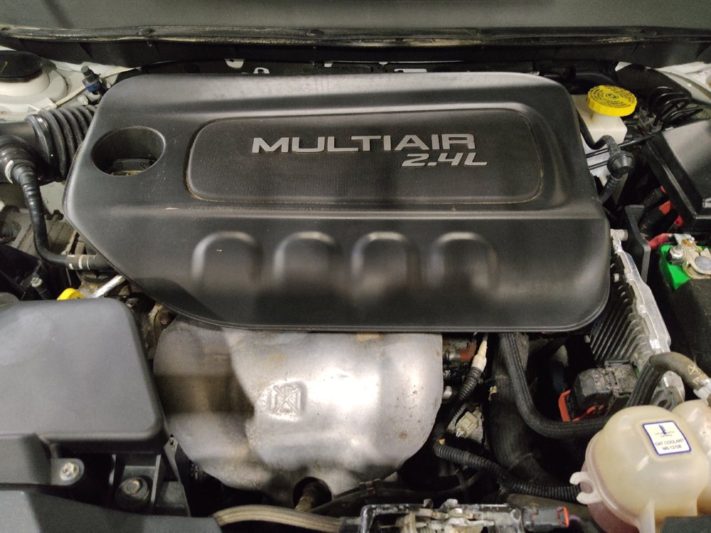 Used 2019 Jeep Cherokee Latitude Plus w/ Cold Weather Group AWD/4WD image 30