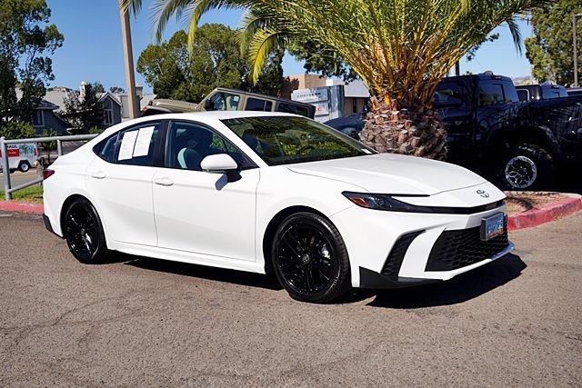 Used 2025 Toyota Camry SE FWD image 6