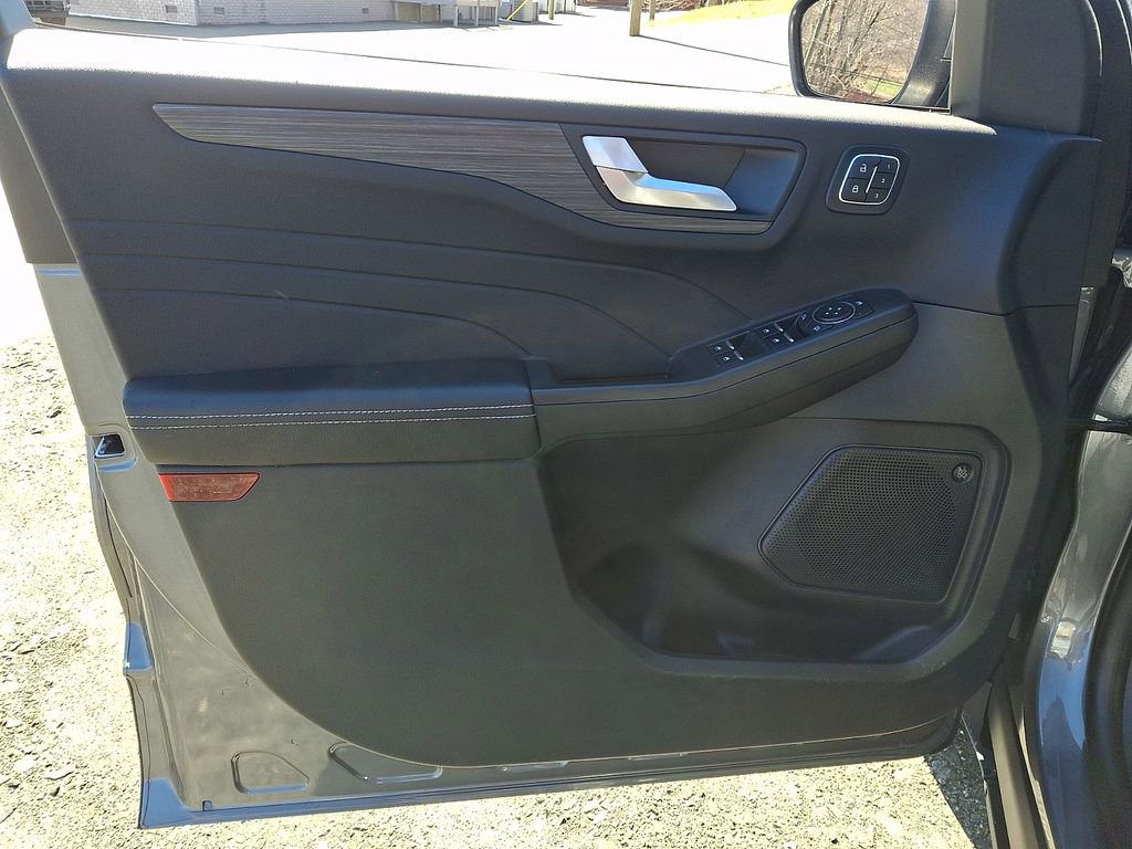 Used 2025 Ford Escape Platinum w/ Premium Technology Package image 12