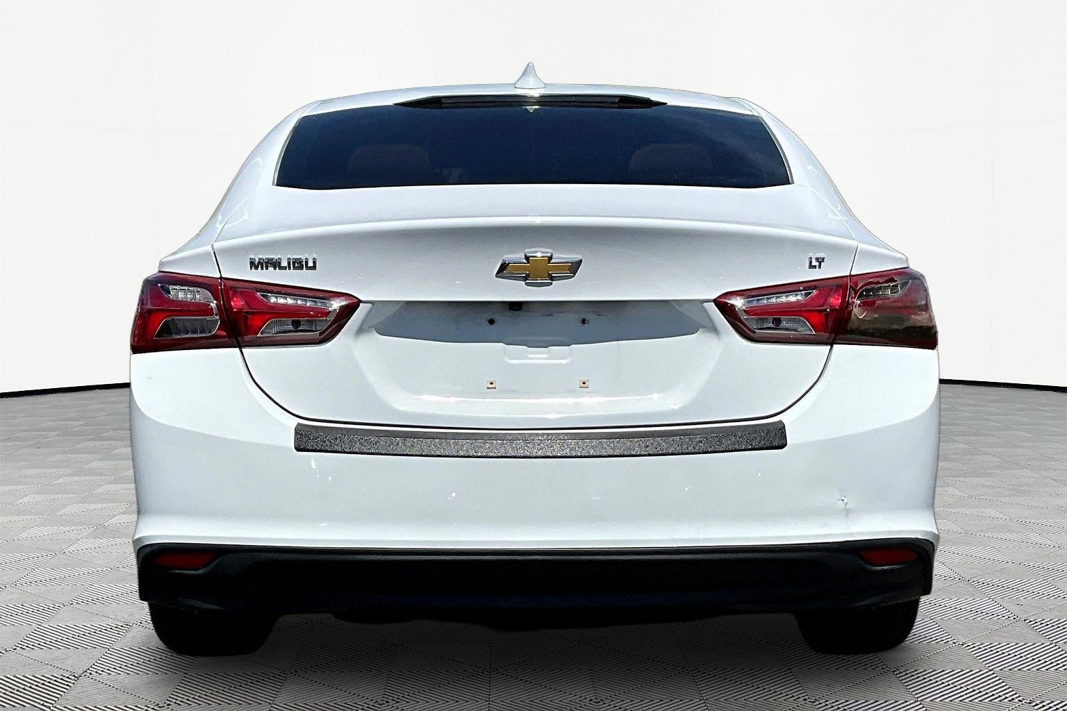 Used 2021 Chevrolet Malibu LT FWD image 5