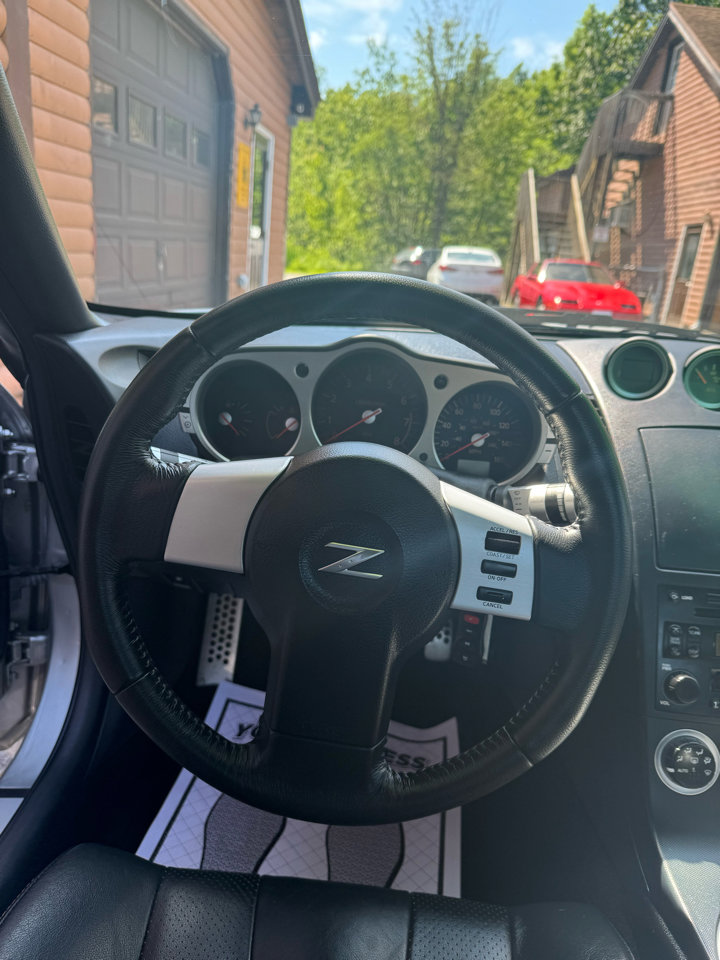 Used 2004 Nissan 350Z Touring image 7