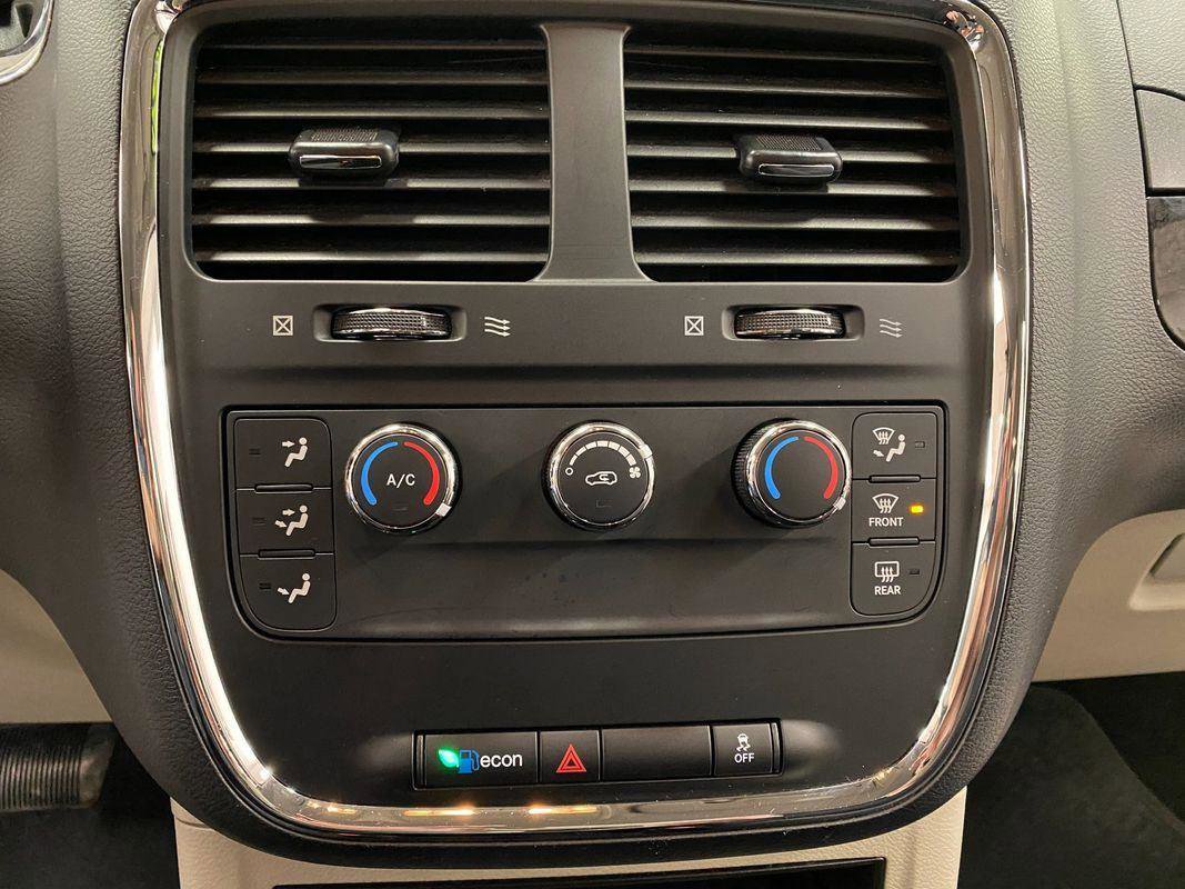 Used 2014 Dodge Grand Caravan American Value Package w/ UConnect Hands-Free Group image 27