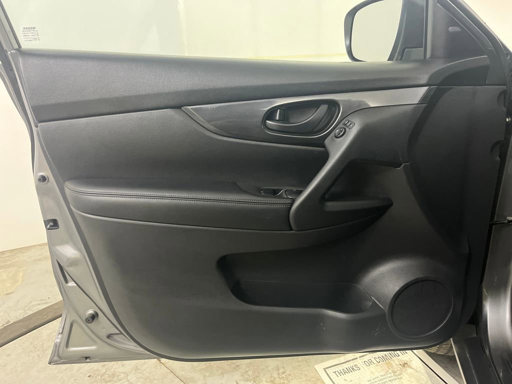 Used 2019 Nissan Rogue S image 27