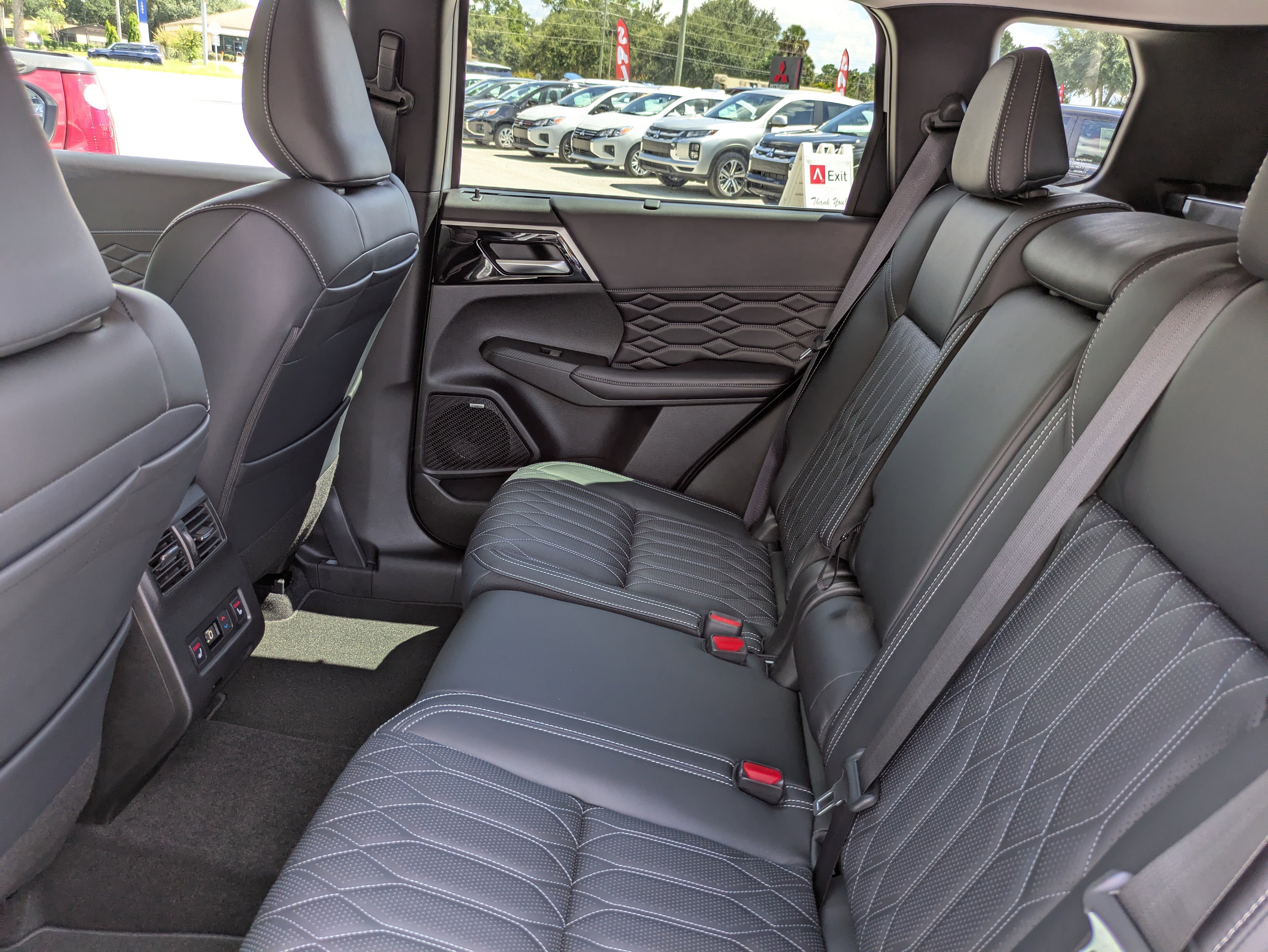 New 2025 Mitsubishi Outlander SEL image 17